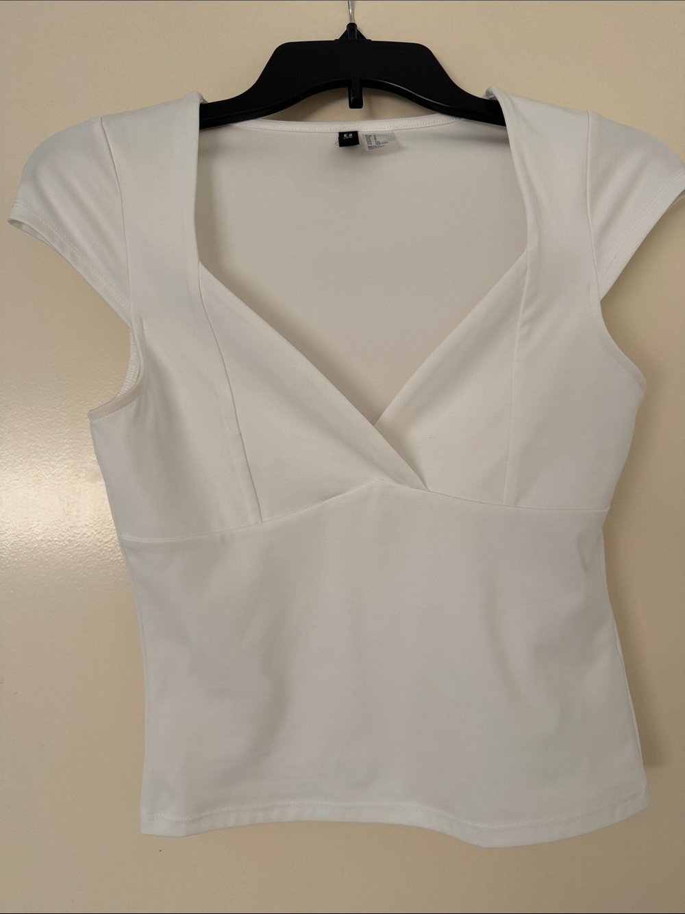 H&M White V-Neck Cap Sleeve Crop Top